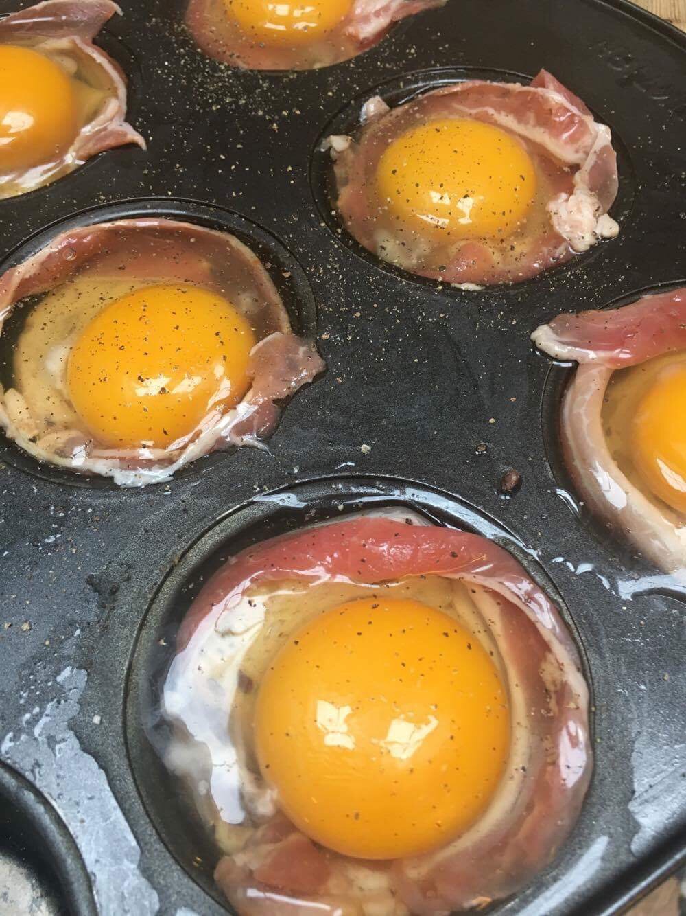 egg-og bacon muffins