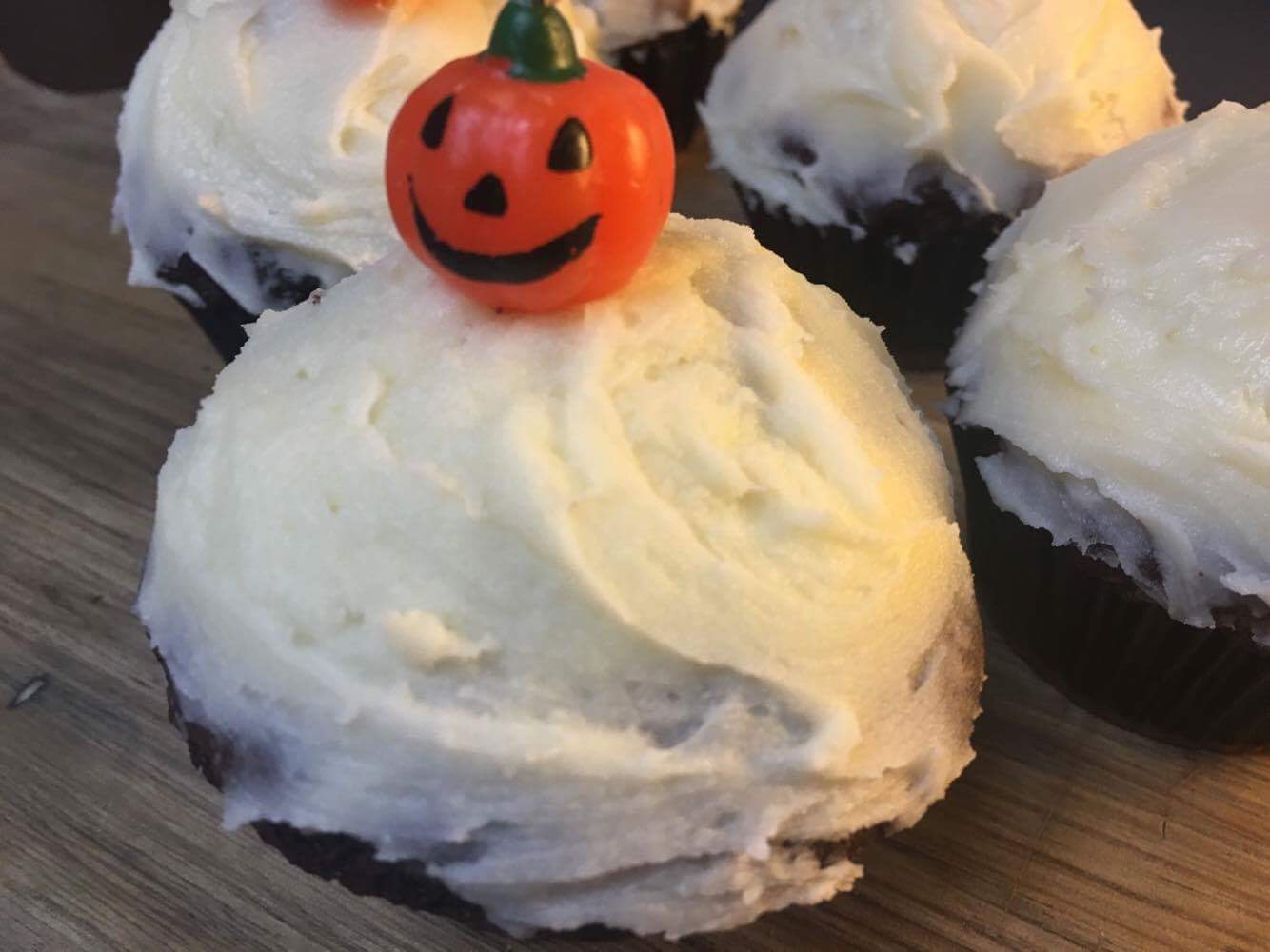 Halloween muffins med gresskarhode ( Søstrene Grene)