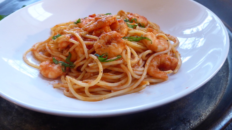 Enkel og god glutenfri pasta med scampi lager du på under 30 minutter