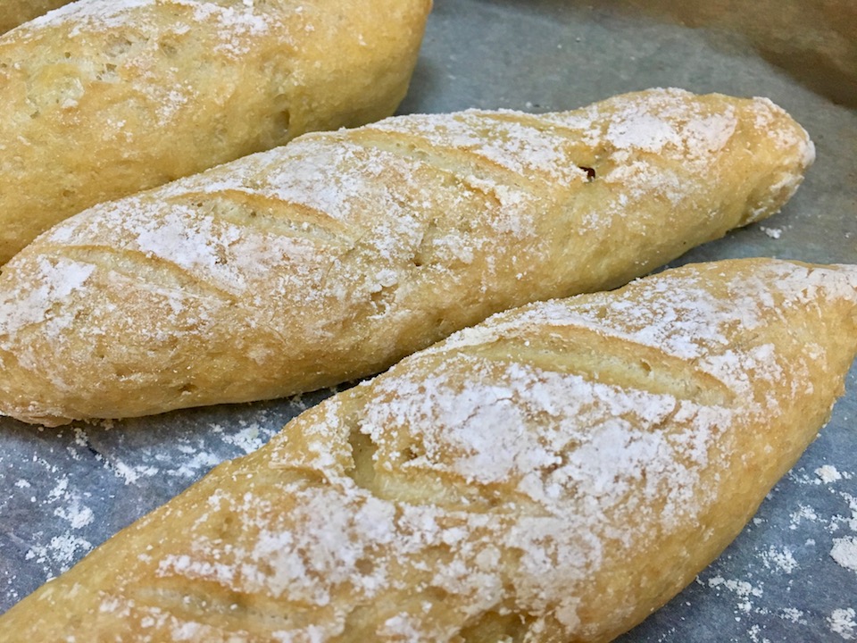 glutenfri baguette med sprø skorpe