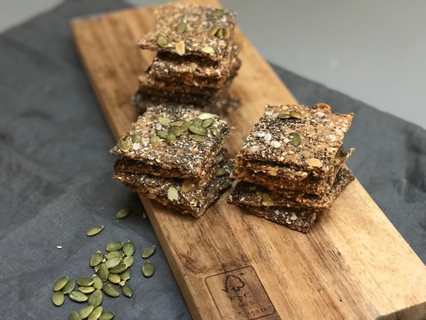 Glutenfrie knekkebrød med frø og kjerner