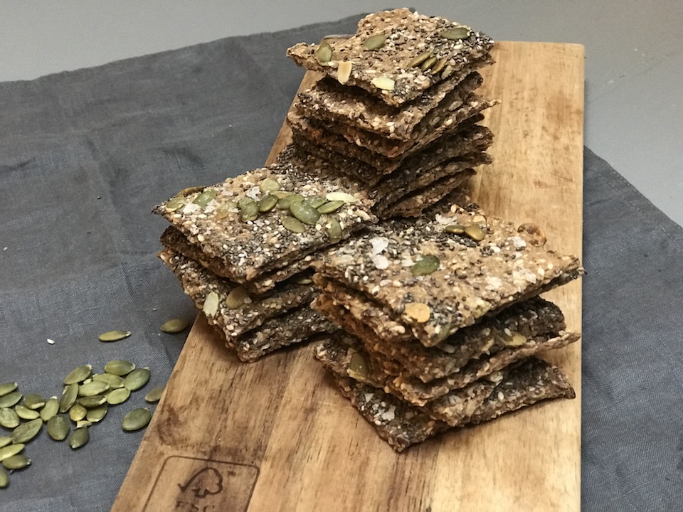 Glutenfrie knekkebrød med frø og kjerner