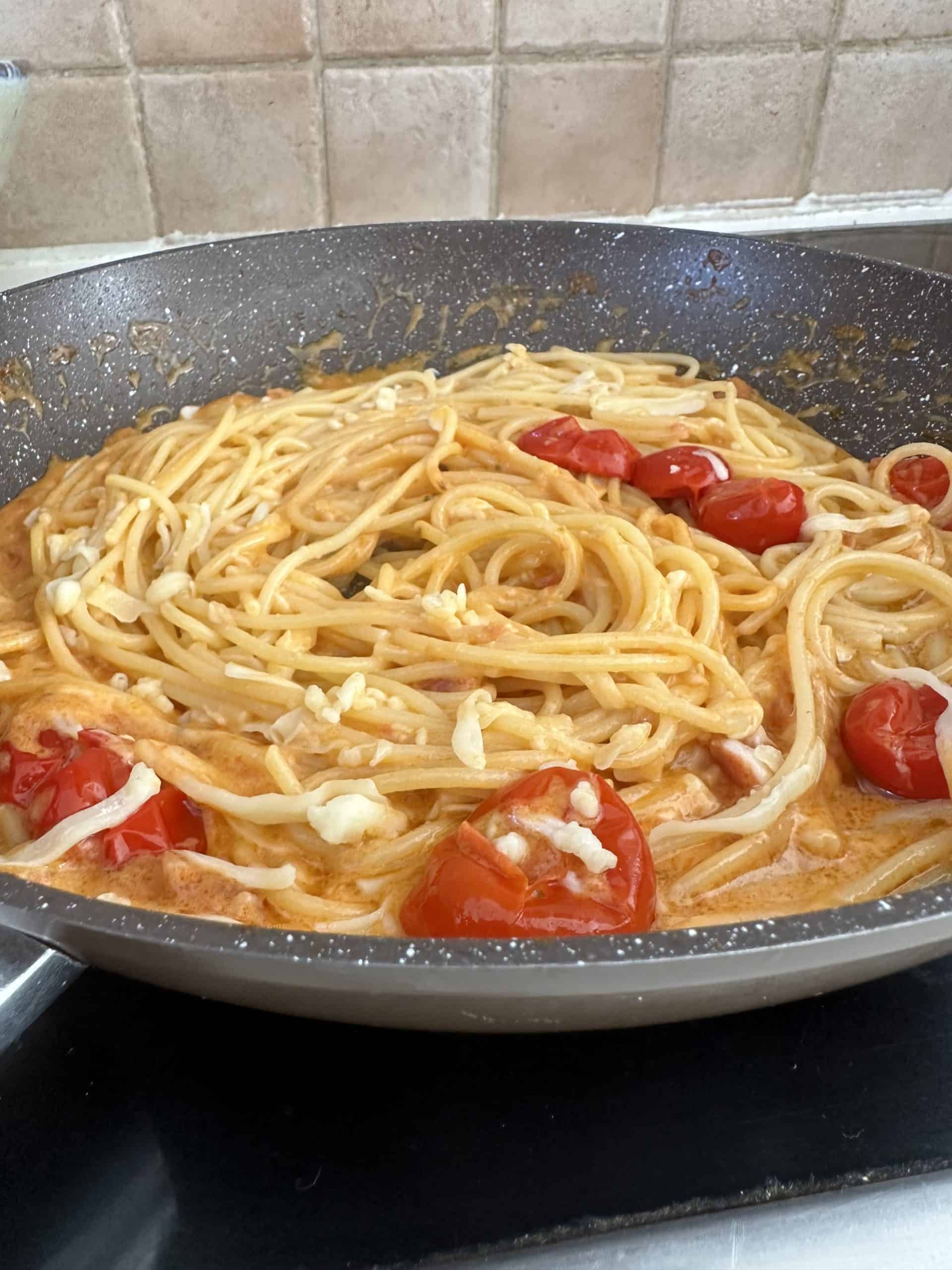 Glutenfri pasta med bacon og fløte